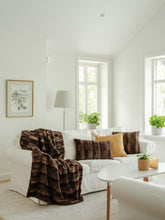 OtherStuff Lammeskind Faux fur tæppe - Chocolate otherstuff