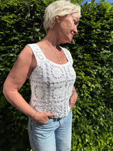 OtherStuff Hvid ærmeløs top i strik i mormor firkanter otherstuff