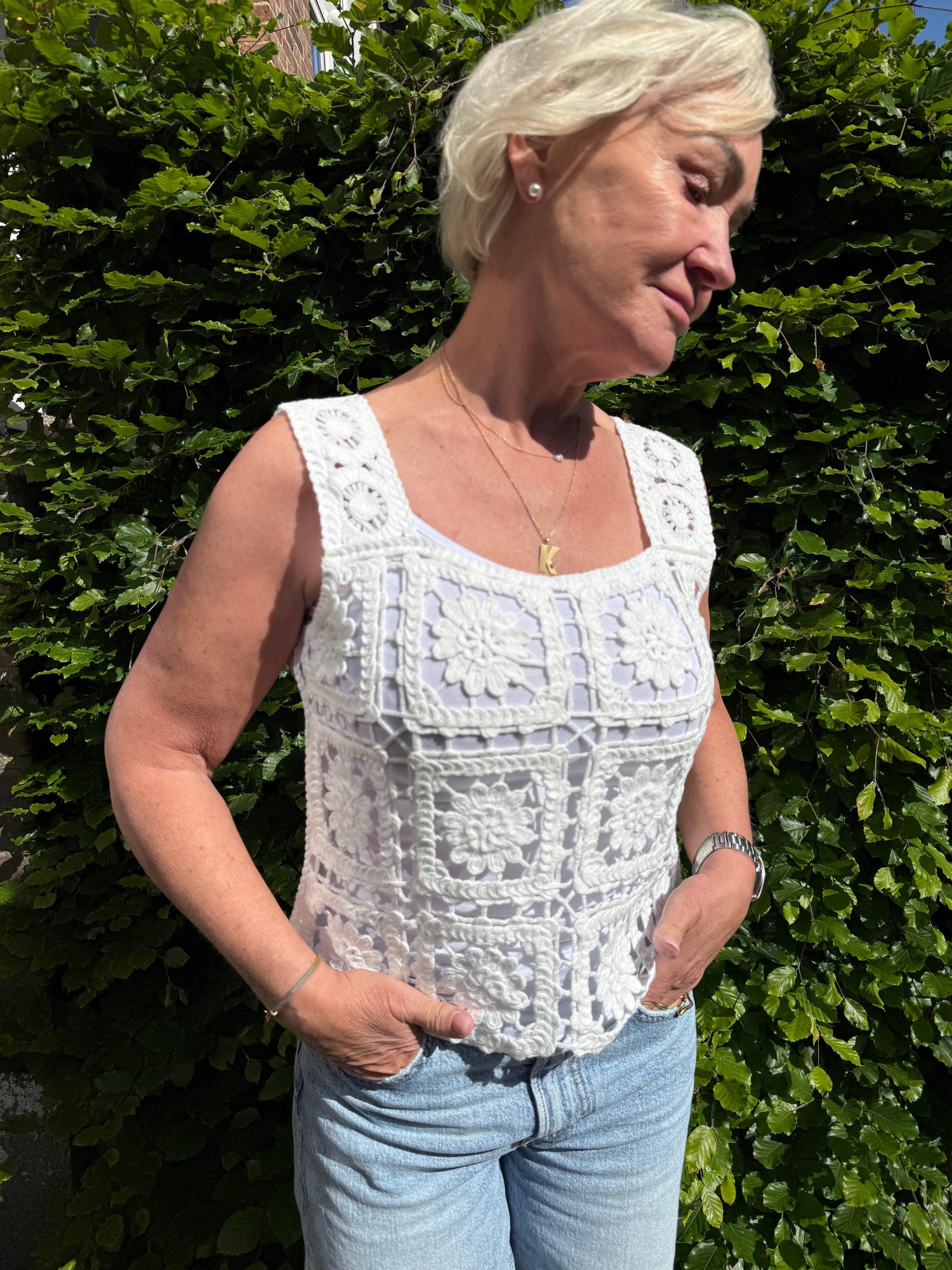 OtherStuff Hvid ærmeløs top i strik i mormor firkanter otherstuff