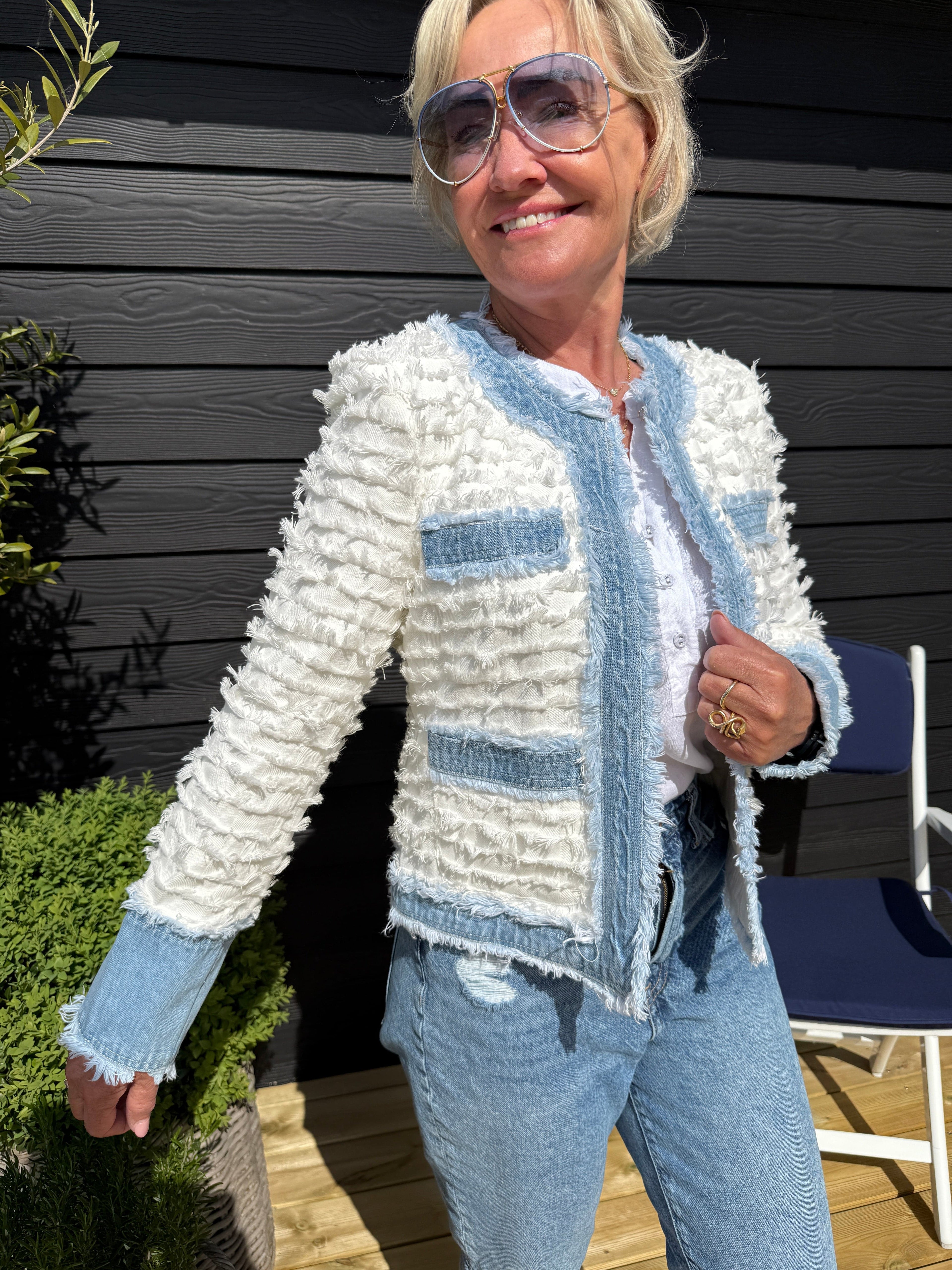 OtherStuff Hvid jakke med denim detaljer otherstuff
