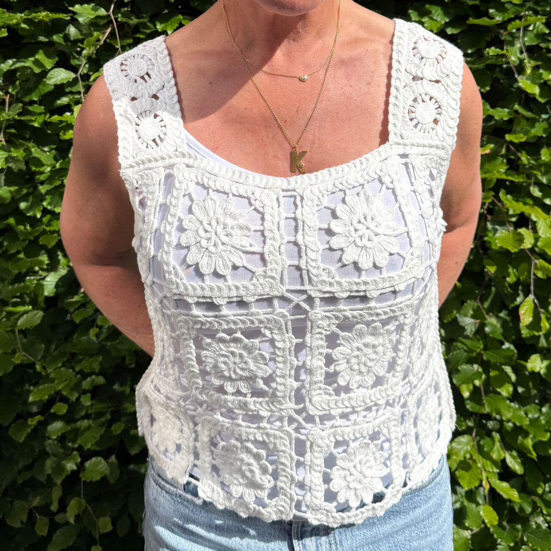 OtherStuff Hvid ærmeløs top i strik i mormor firkanter otherstuff
