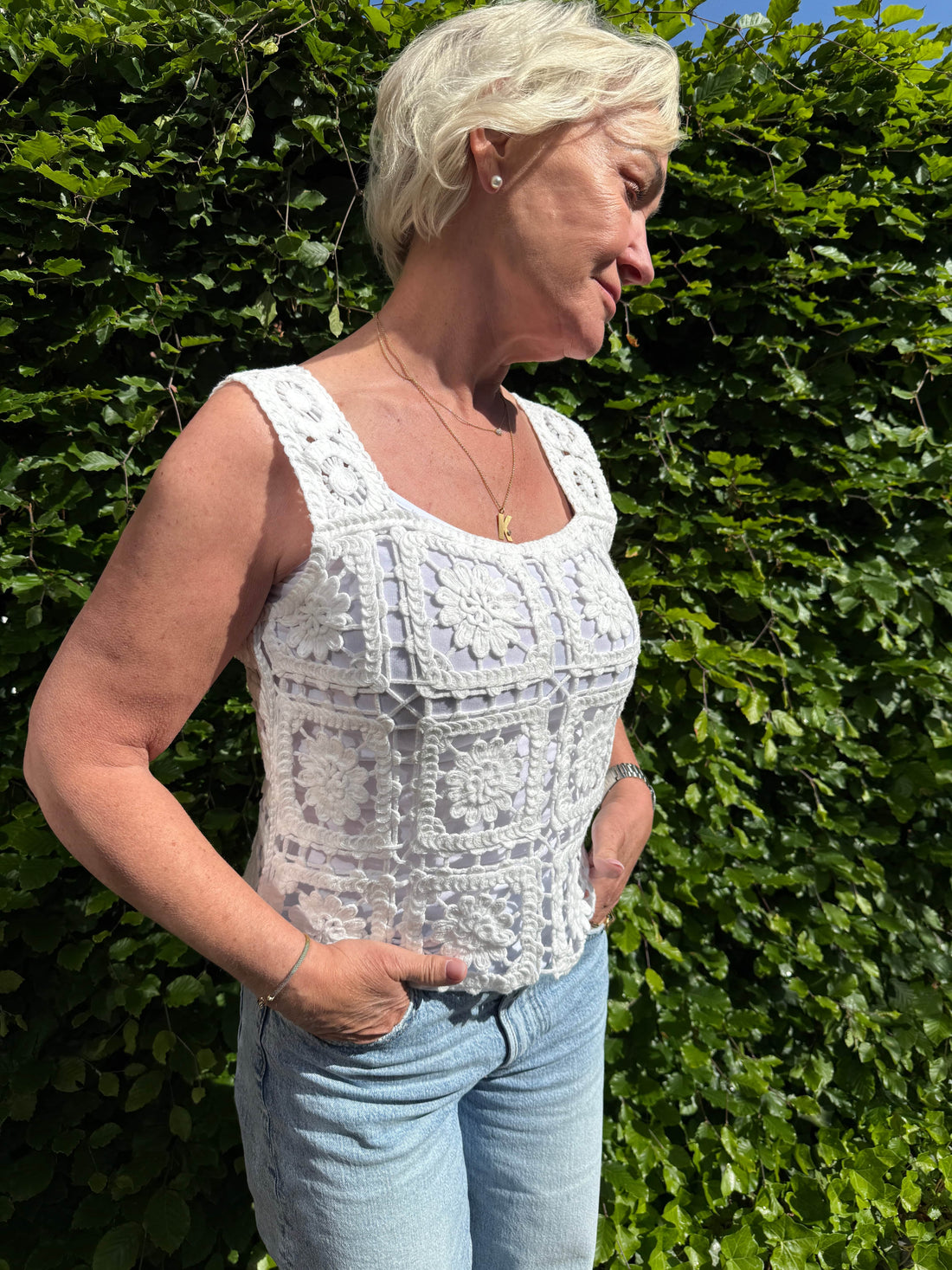 OtherStuff Hvid ærmeløs top i strik i mormor firkanter otherstuff