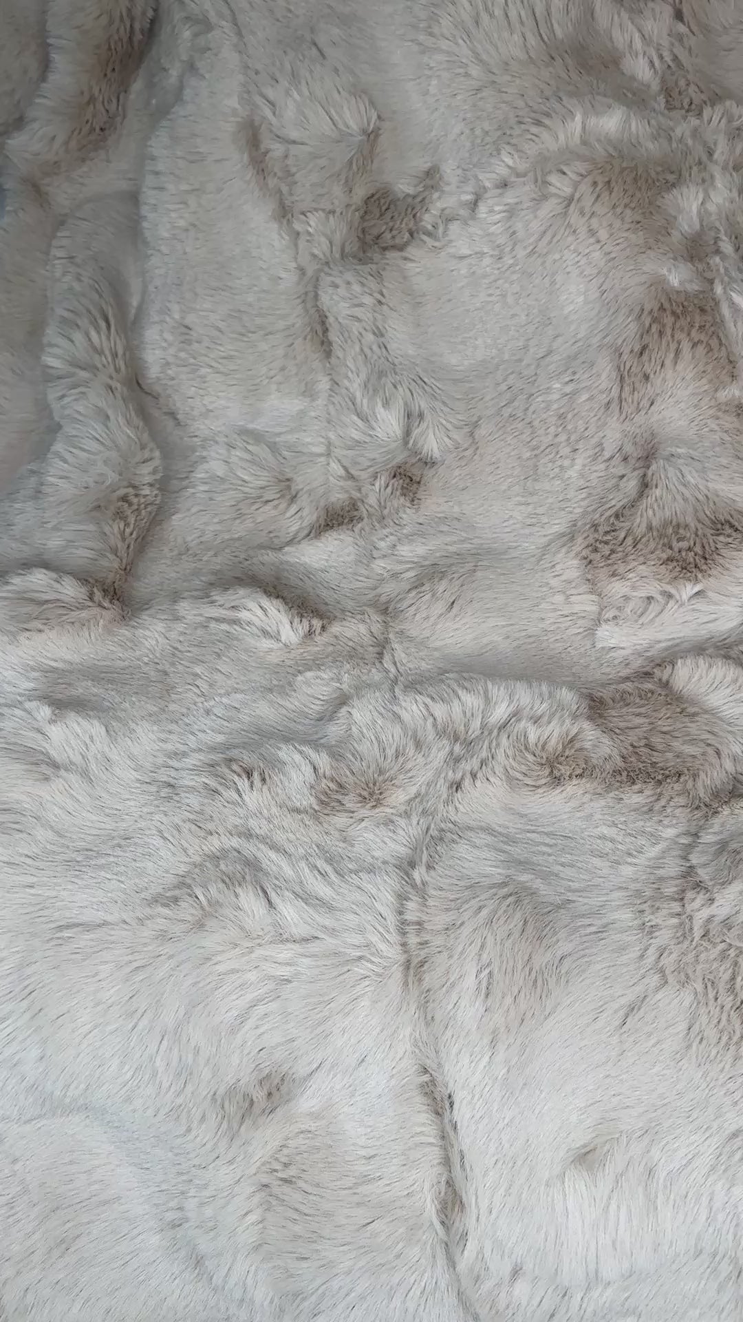 Faux fur tæppe - Offwhite 140 X 220 cm.