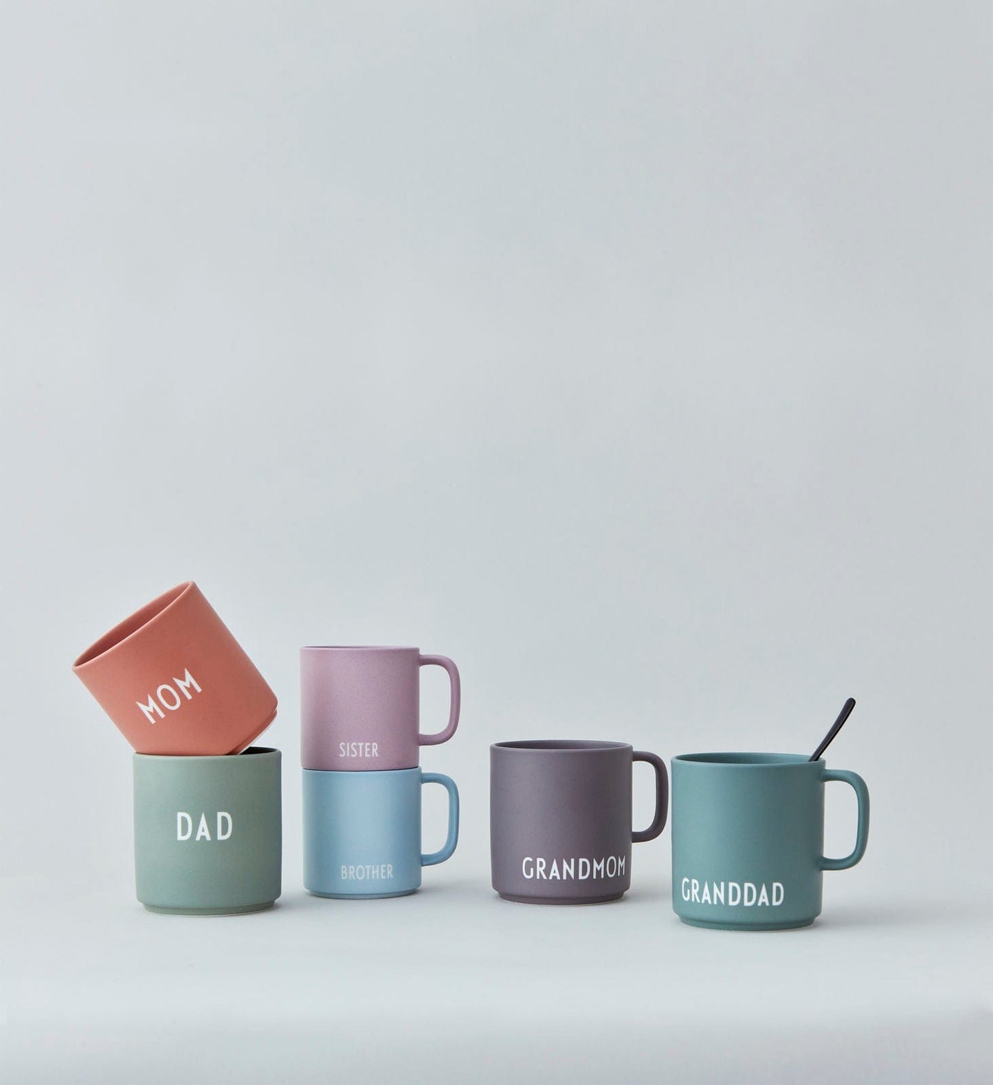 Favorite cup m. hank - familie statements fra Design Letters - Otherstuff.dk