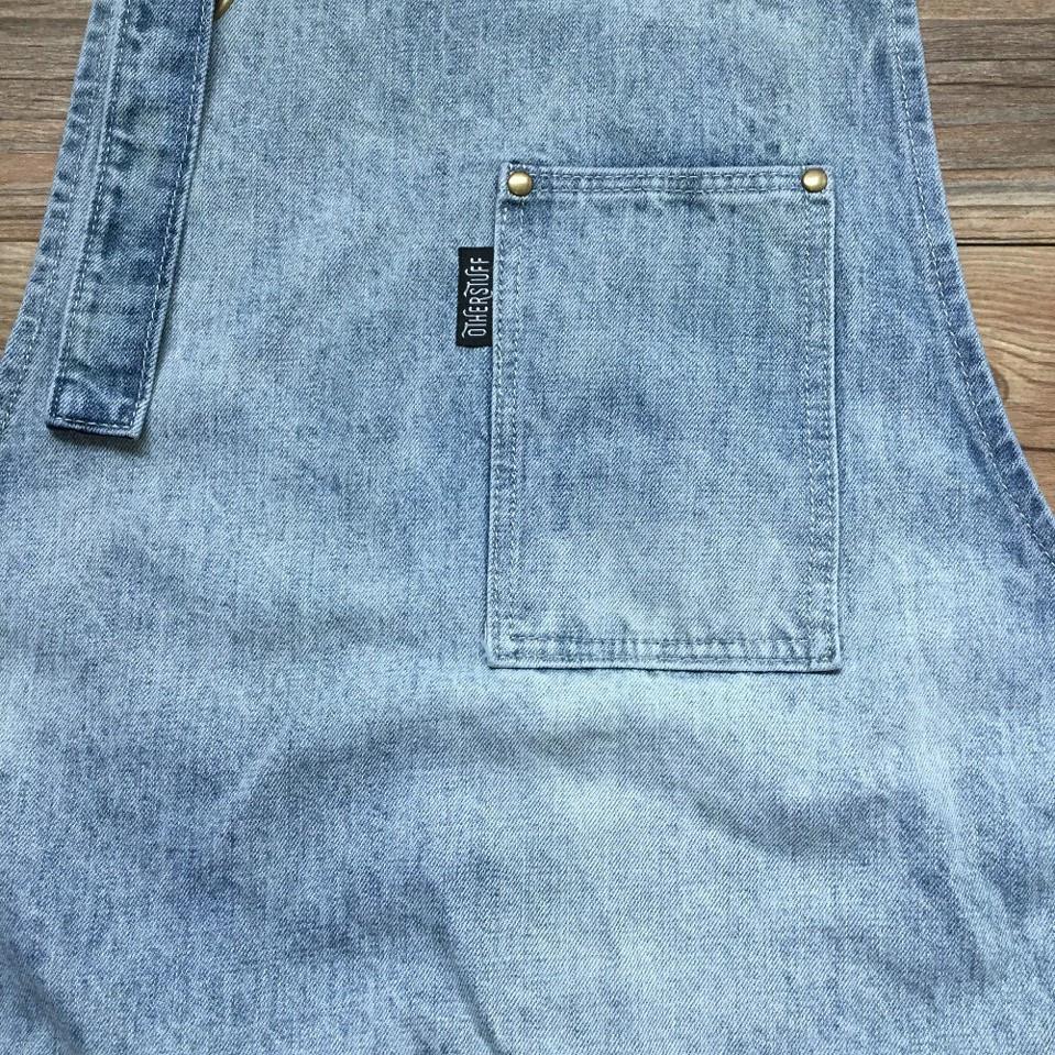 Forklæde i forvasket denim - OtherStuff.dk