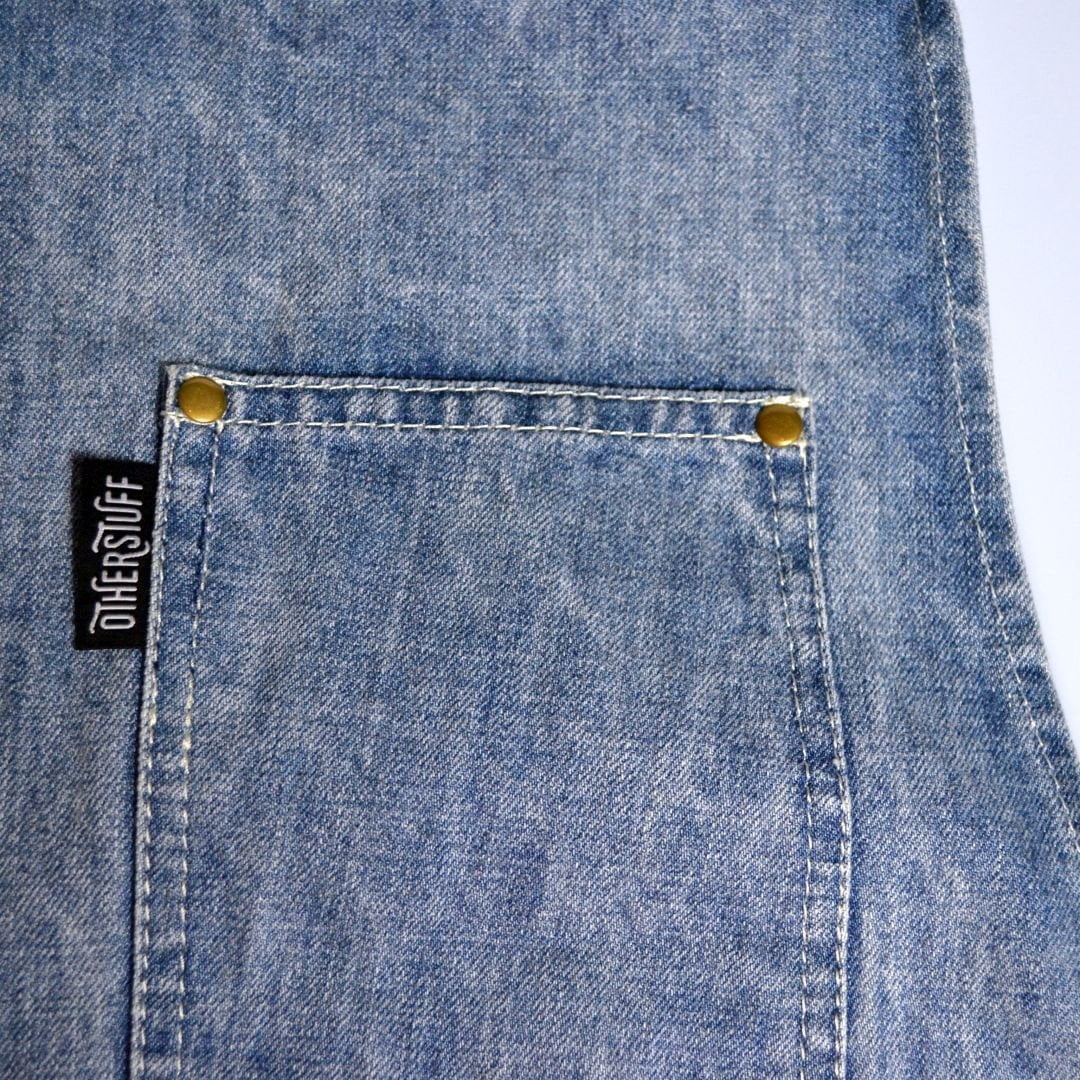 Forklæde i forvasket denim - OtherStuff.dk