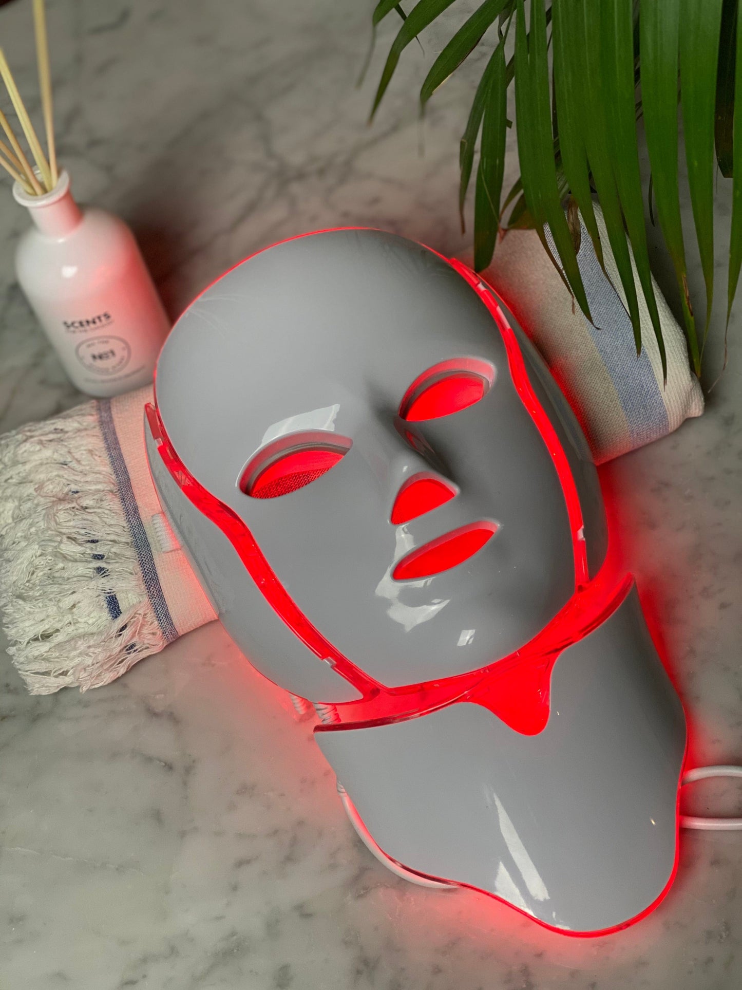 Lysterapimaske til ansigt og hals med mikrostrøm (rødt lys)